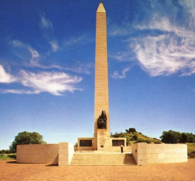 Het Nationale Vrouwenmonument (Afrikaans: Nasionale Vrouemonument) in Bloemfontein, Zuid-Afrika is een monument ter herinnering aan de ontbering, die vrouwen en kinderen trof tijdens de Tweede Boerenoorlog